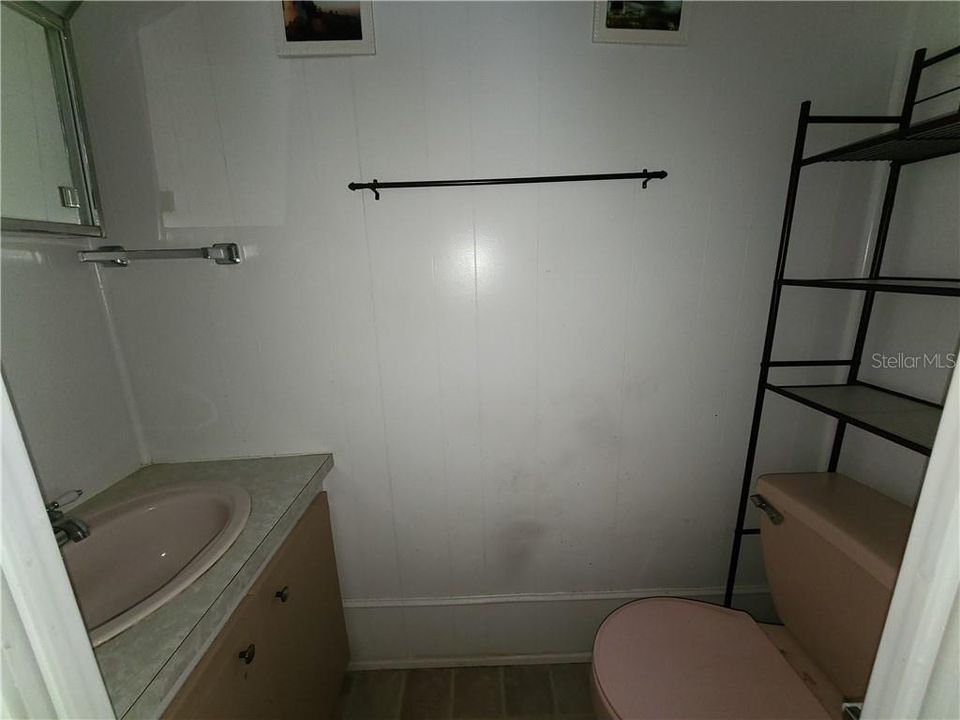 Recently Rented: $995 (2 beds, 1 baths, 744 Square Feet)