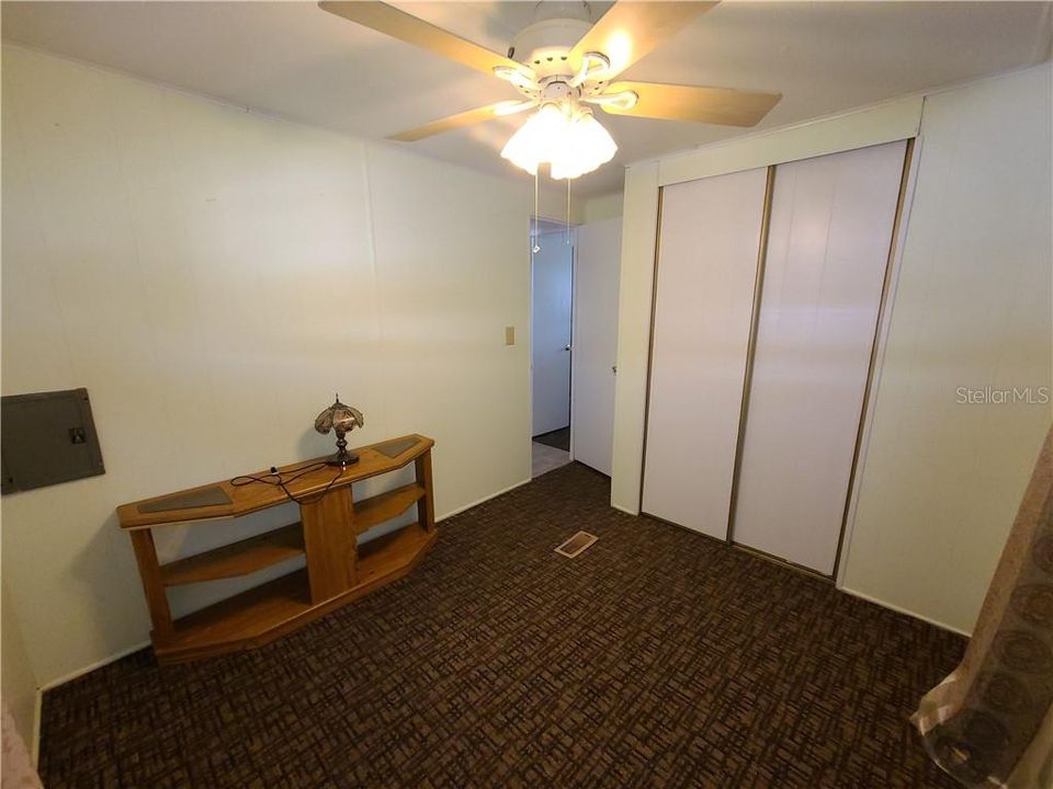 Recently Rented: $995 (2 beds, 1 baths, 744 Square Feet)