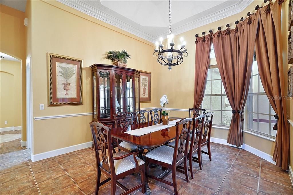 Formal Dining Room with Crown Molding and Tray Ceiling