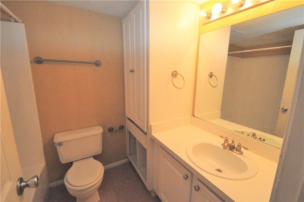 最近租的: $875 (1 贝兹, 1 浴室, 496 平方英尺)