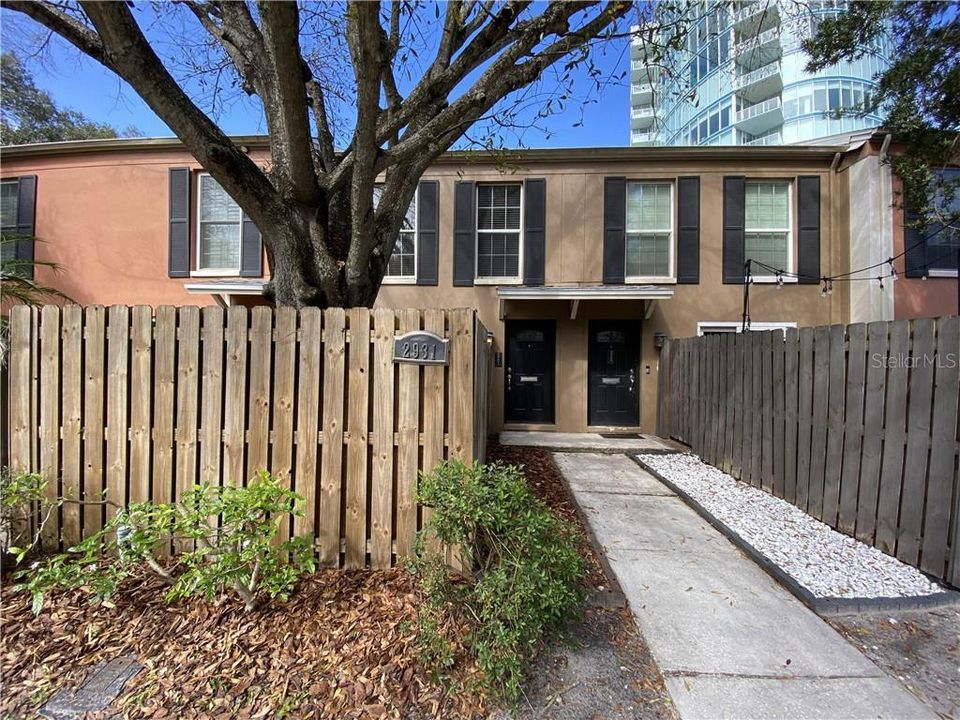 Recently Rented: $2,200 (2 beds, 1 baths, 1088 Square Feet)