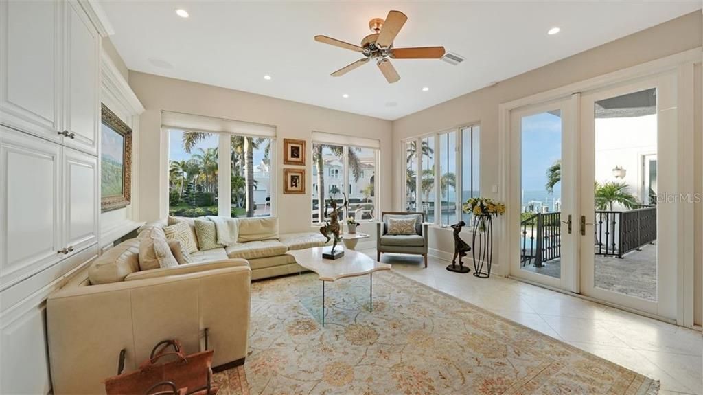 Recently Sold: $2,895,000 (4 beds, 4 baths, 4265 Square Feet)