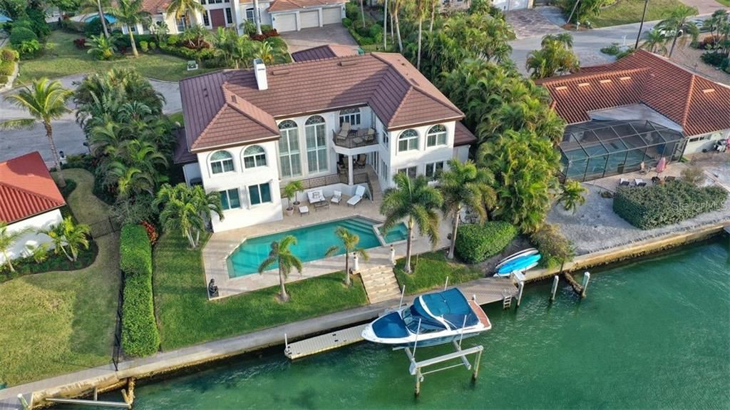 Recently Sold: $2,895,000 (4 beds, 4 baths, 4265 Square Feet)