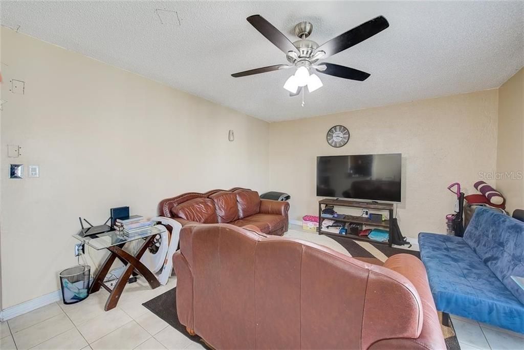 Recently Sold: $125,000 (2 beds, 1 baths, 1087 Square Feet)