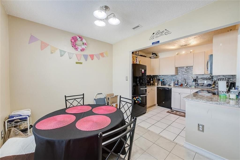 Recently Sold: $125,000 (2 beds, 1 baths, 1087 Square Feet)