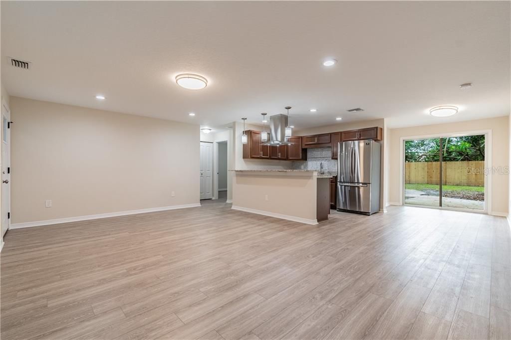 Recently Sold: $232,000 (2 beds, 1 baths, 1244 Square Feet)