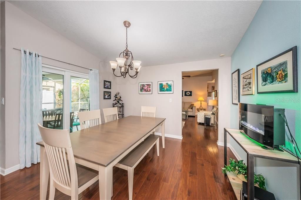 Recently Sold: $380,000 (3 beds, 2 baths, 1656 Square Feet)