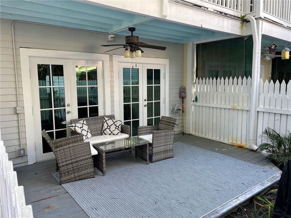 Recently Sold: $910,000 (2 beds, 2 baths, 960 Square Feet)