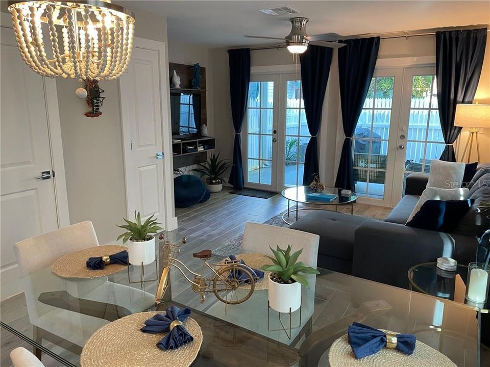 Recently Sold: $910,000 (2 beds, 2 baths, 960 Square Feet)