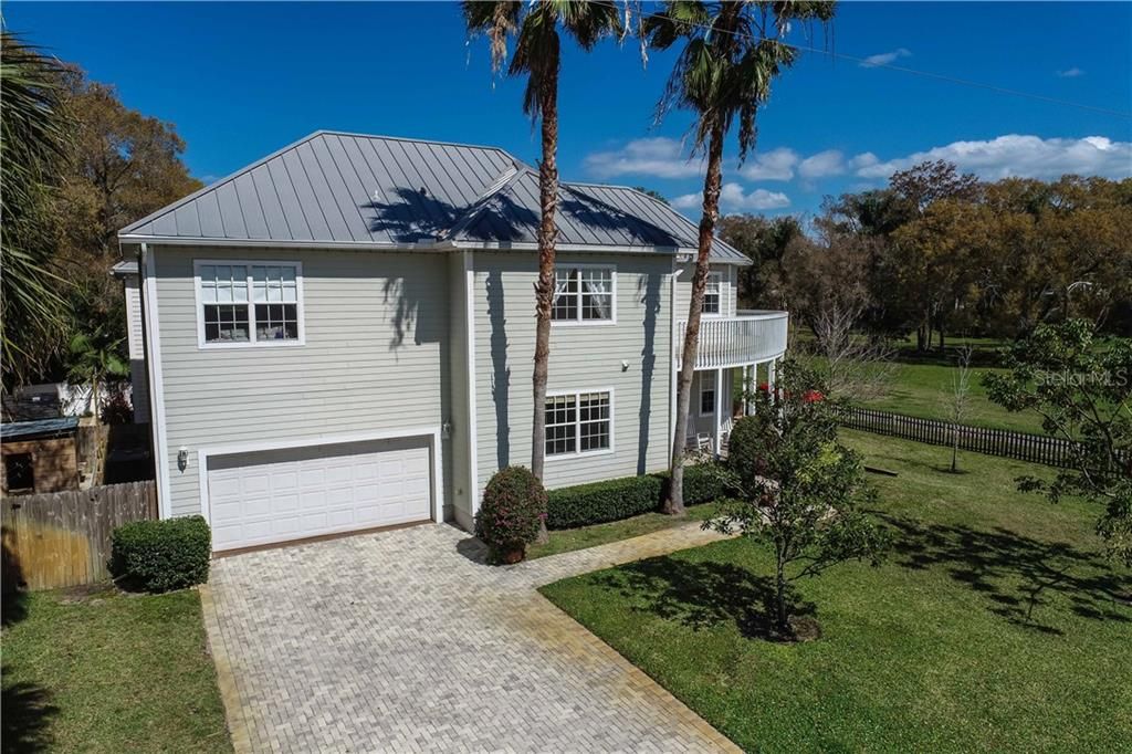 Recently Sold: $580,000 (4 beds, 3 baths, 2458 Square Feet)