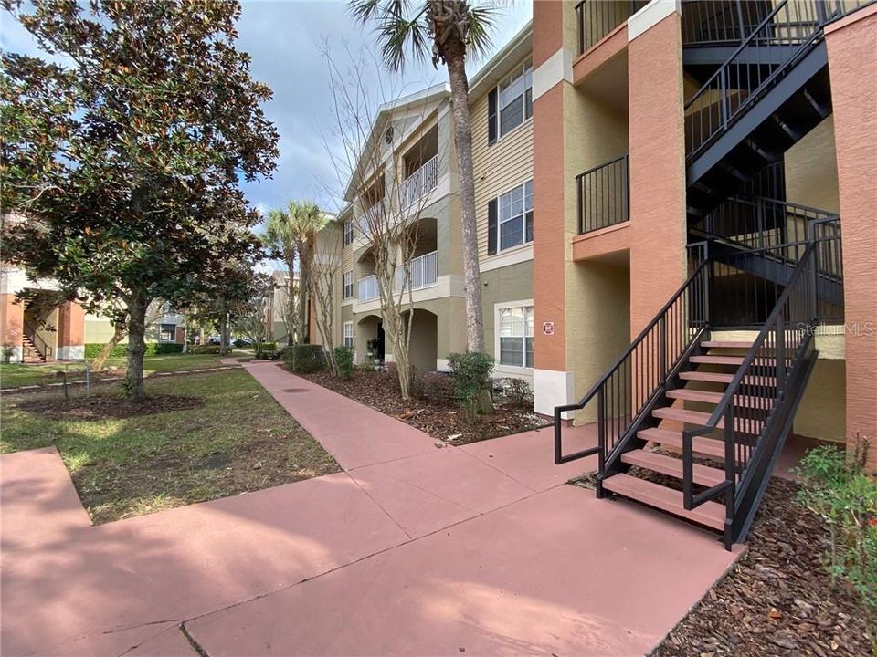 Recently Sold: $100,000 (1 beds, 1 baths, 657 Square Feet)