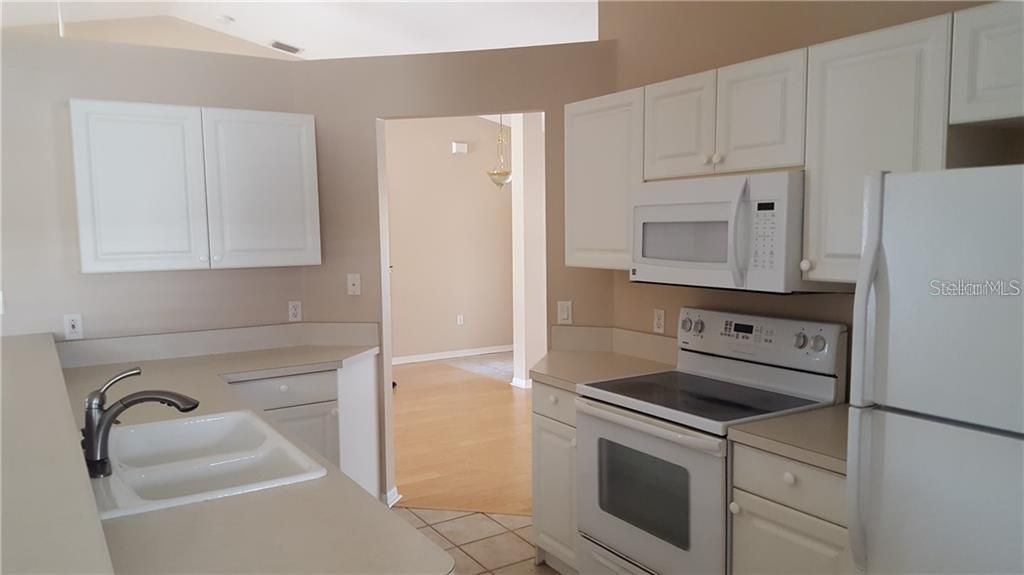 Recently Rented: $1,995 (3 beds, 2 baths, 1752 Square Feet)