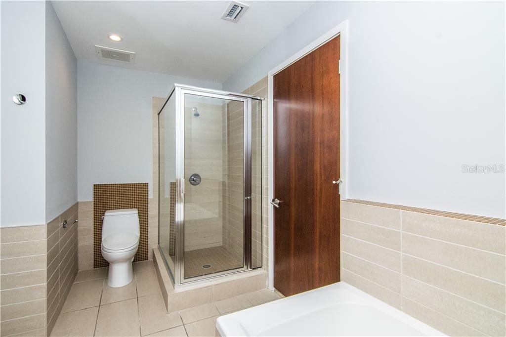 最近售出: $399,900 (2 贝兹, 2 浴室, 1237 平方英尺)