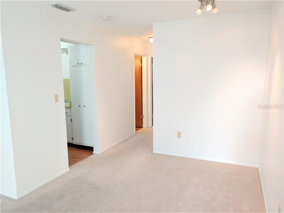Recently Rented: $1,000 (1 beds, 1 baths, 635 Square Feet)