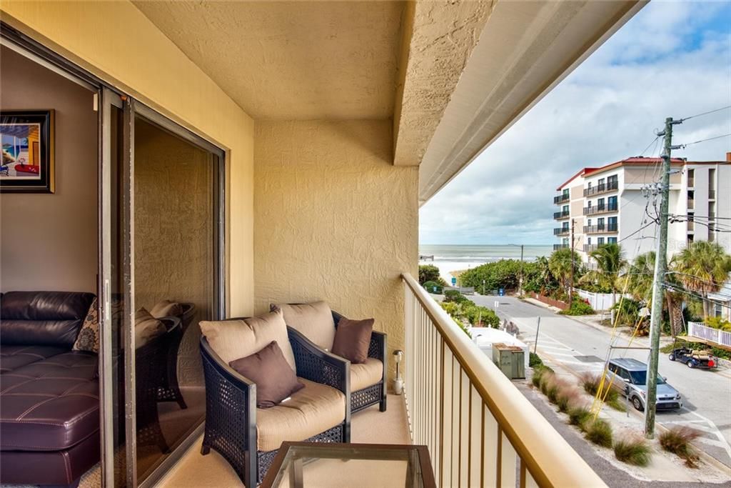 Recently Sold: $599,000 (2 beds, 2 baths, 950 Square Feet)