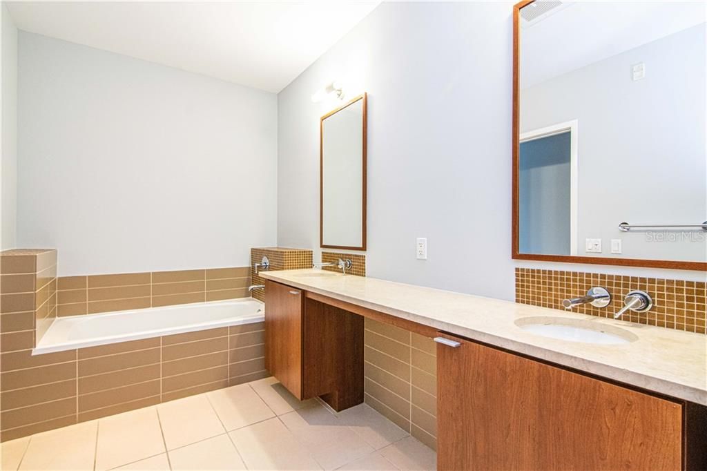 最近售出: $509,900 (2 贝兹, 2 浴室, 1644 平方英尺)