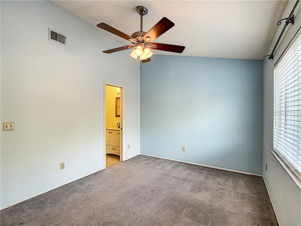 Recently Sold: $195,000 (2 beds, 2 baths, 1098 Square Feet)