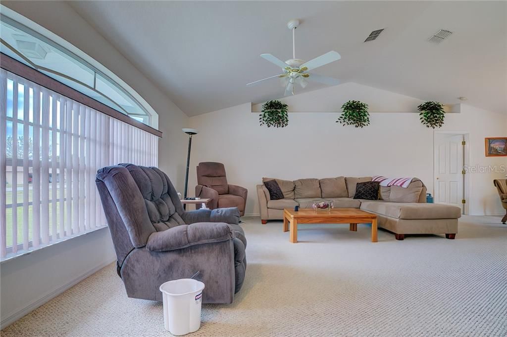 Recently Sold: $230,000 (3 beds, 2 baths, 1566 Square Feet)