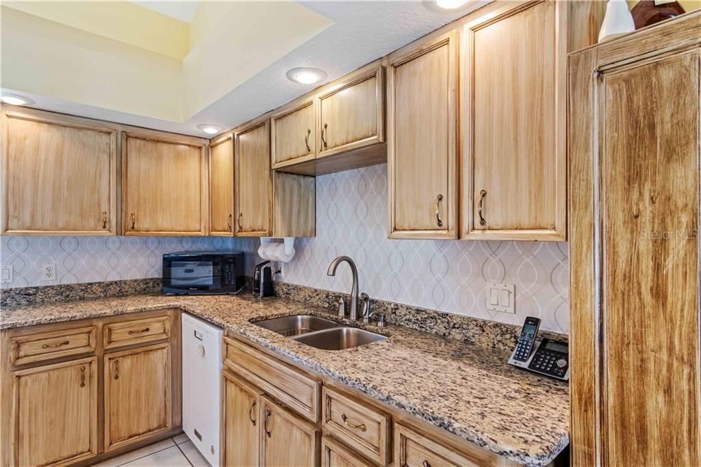Recently Sold: $260,000 (3 beds, 2 baths, 1698 Square Feet)