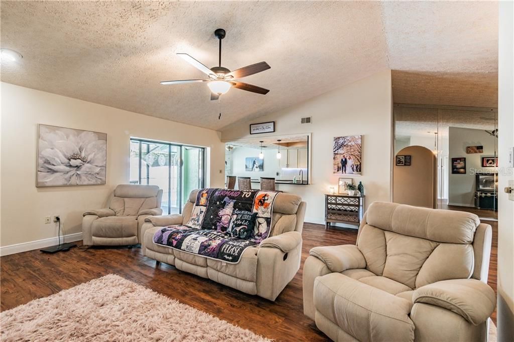 Recently Sold: $265,000 (3 beds, 2 baths, 1849 Square Feet)