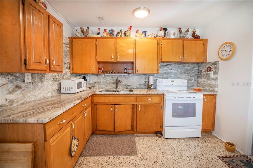 Recently Sold: $200,000 (2 beds, 1 baths, 837 Square Feet)