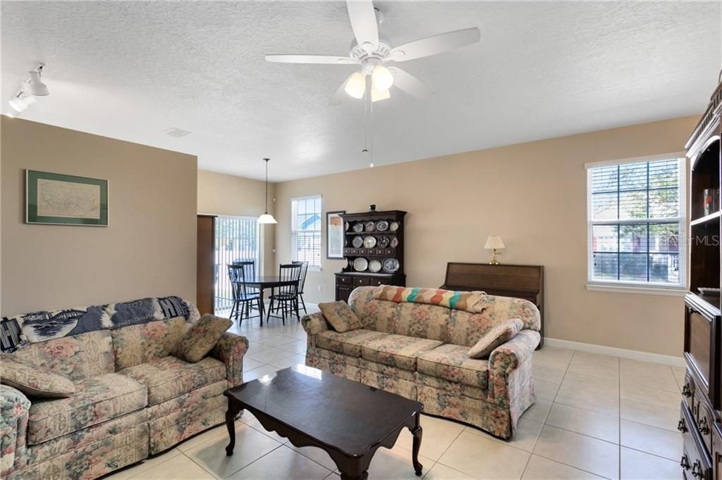 Recently Sold: $304,900 (3 beds, 2 baths, 1565 Square Feet)