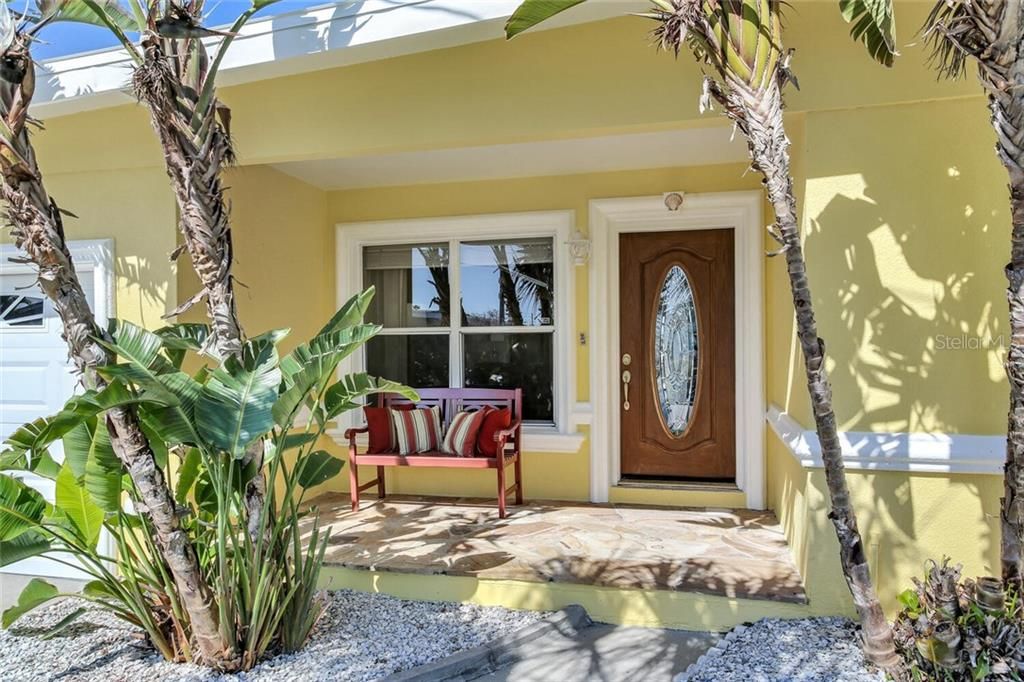 Recently Sold: $950,000 (3 beds, 2 baths, 1963 Square Feet)