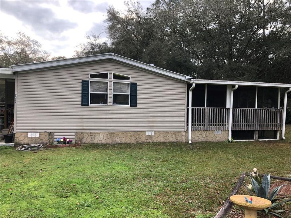Recently Sold: $220,000 (3 beds, 2 baths, 1104 Square Feet)