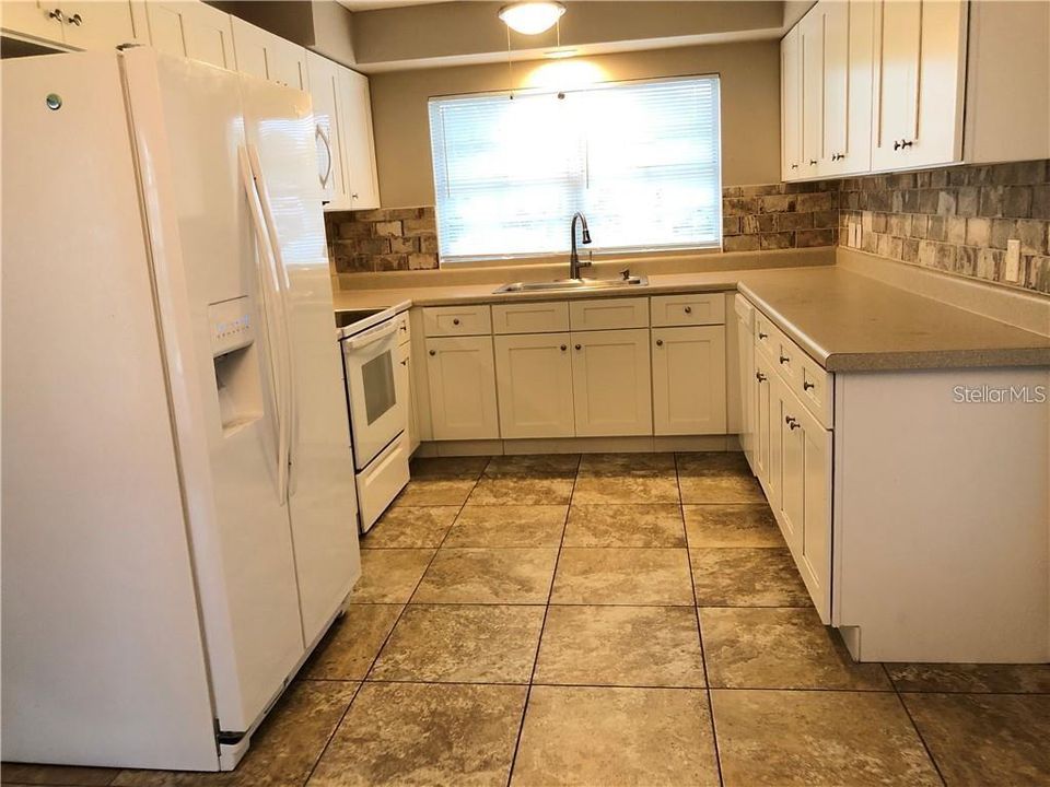 Recently Rented: $1,850 (2 beds, 1 baths, 1350 Square Feet)