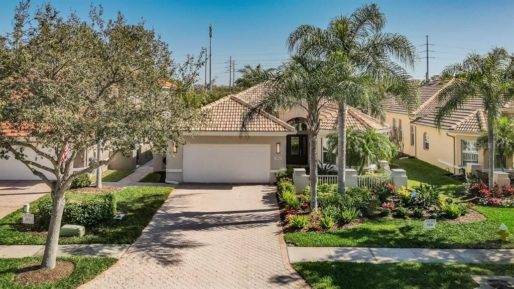 Recently Sold: $609,000 (3 beds, 2 baths, 2383 Square Feet)