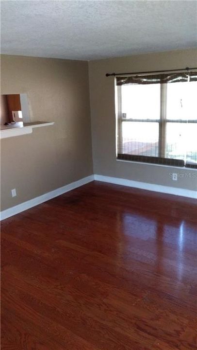 Recently Rented: $1,225 (3 beds, 1 baths, 1068 Square Feet)