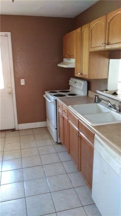 Recently Rented: $1,225 (3 beds, 1 baths, 1068 Square Feet)