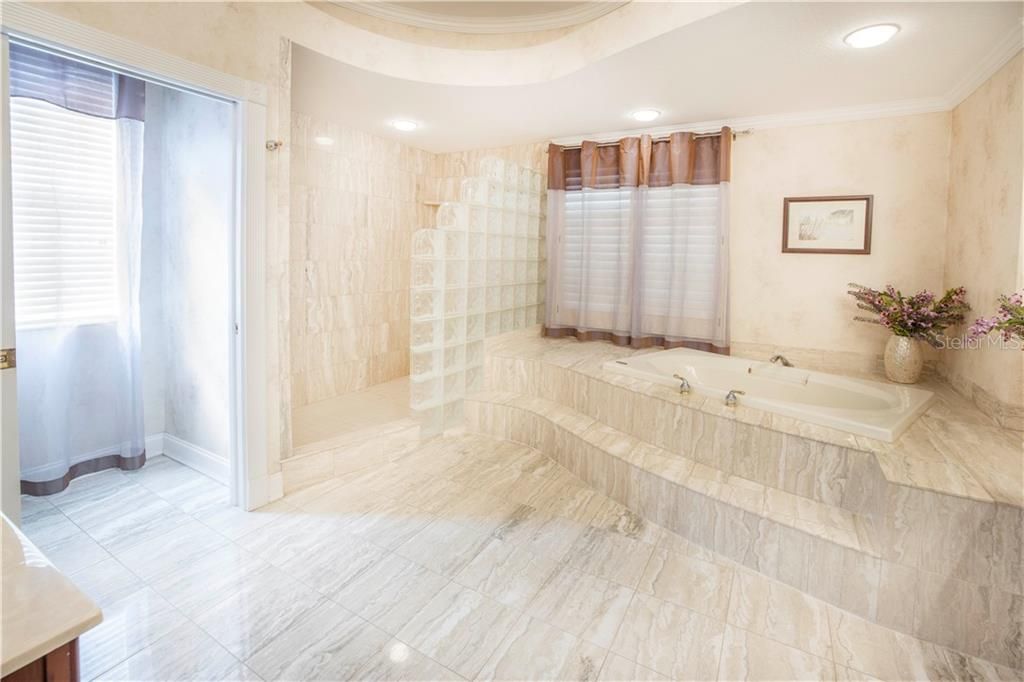 Недавно продано: $989,000 (4 спален, 3 ванн, 3337 Квадратных фут)