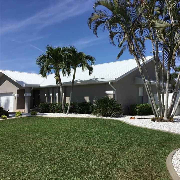 Recently Sold: $599,000 (3 beds, 2 baths, 1876 Square Feet)