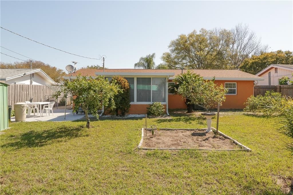 Recently Sold: $124,900 (2 beds, 1 baths, 912 Square Feet)