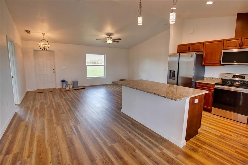 Recently Sold: $450,000 (3 beds, 2 baths, 1400 Square Feet)