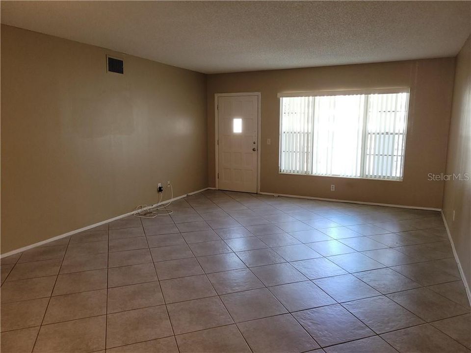 Recently Sold: $154,900 (2 beds, 2 baths, 1400 Square Feet)