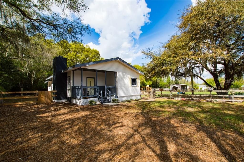 Recently Sold: $210,000 (3 beds, 3 baths, 1357 Square Feet)
