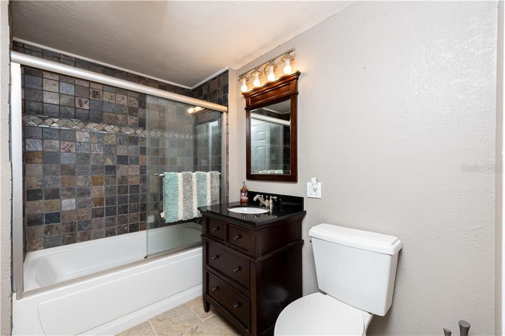 最近售出: $659,000 (4 贝兹, 2 浴室, 2060 平方英尺)