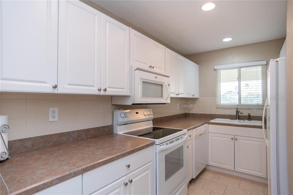 Recently Sold: $140,000 (2 beds, 1 baths, 975 Square Feet)