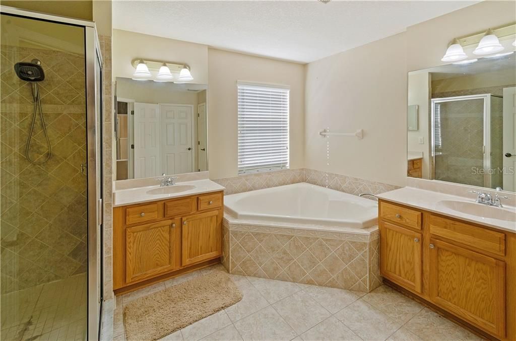 最近售出: $344,000 (5 贝兹, 4 浴室, 3494 平方英尺)