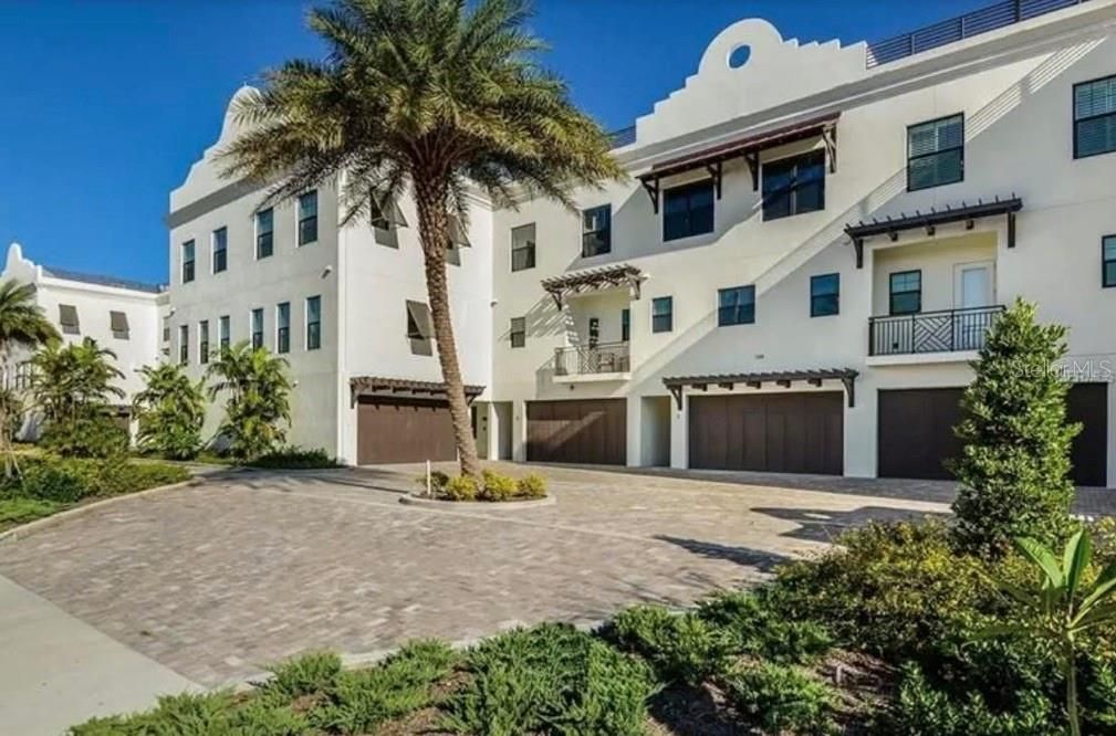 Recently Sold: $1,895,000 (4 beds, 4 baths, 4665 Square Feet)