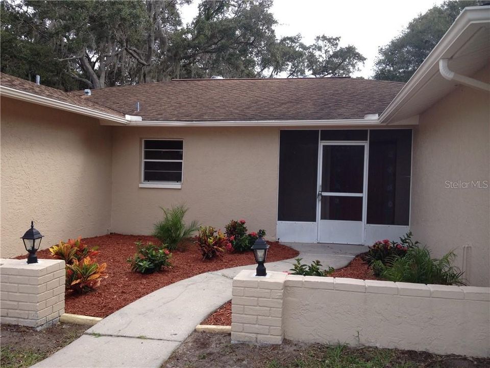 Recently Rented: $1,605 (4 beds, 2 baths, 1974 Square Feet)