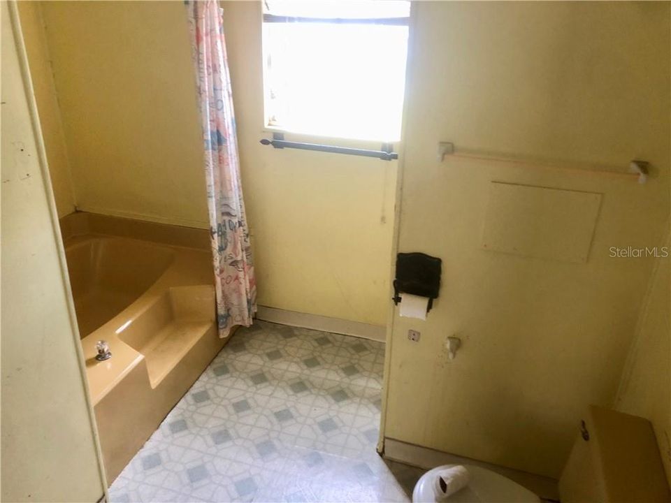 Vendido Recientemente: $259,000 (3 camas, 2 baños, 1390 Pies cuadrados)