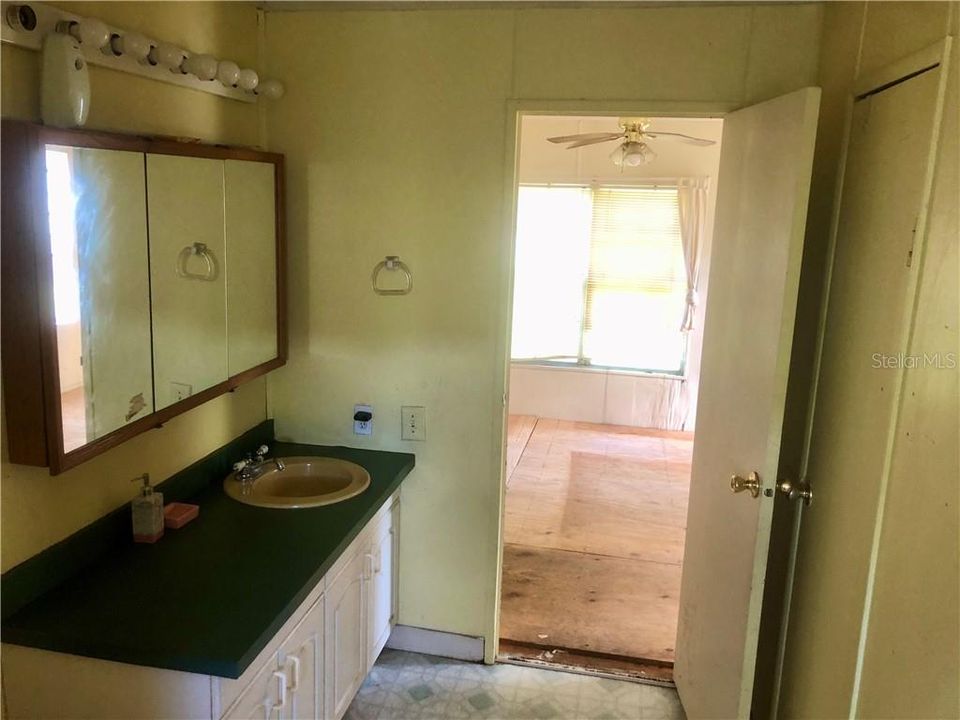 Vendido Recientemente: $259,000 (3 camas, 2 baños, 1390 Pies cuadrados)