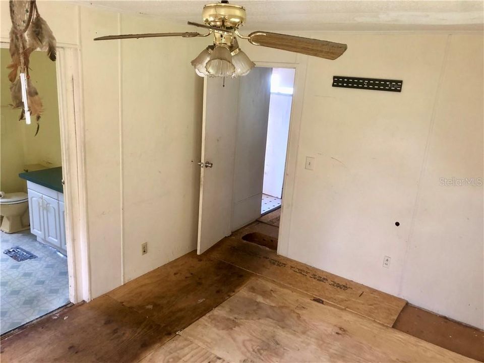 Vendido Recientemente: $259,000 (3 camas, 2 baños, 1390 Pies cuadrados)