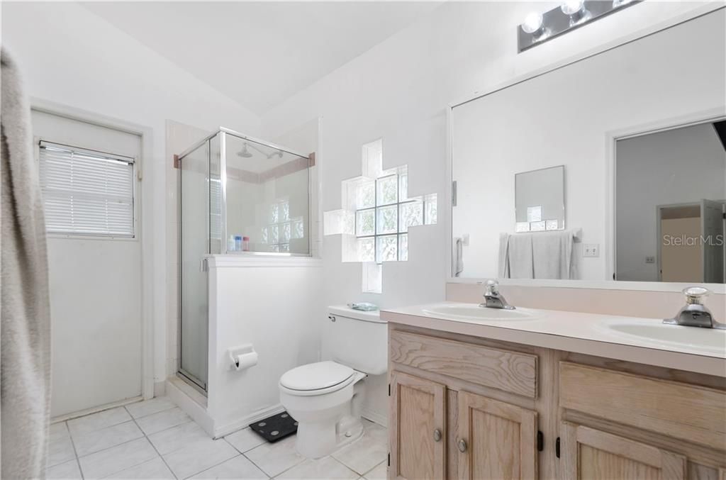 最近售出: $244,500 (3 贝兹, 2 浴室, 1548 平方英尺)