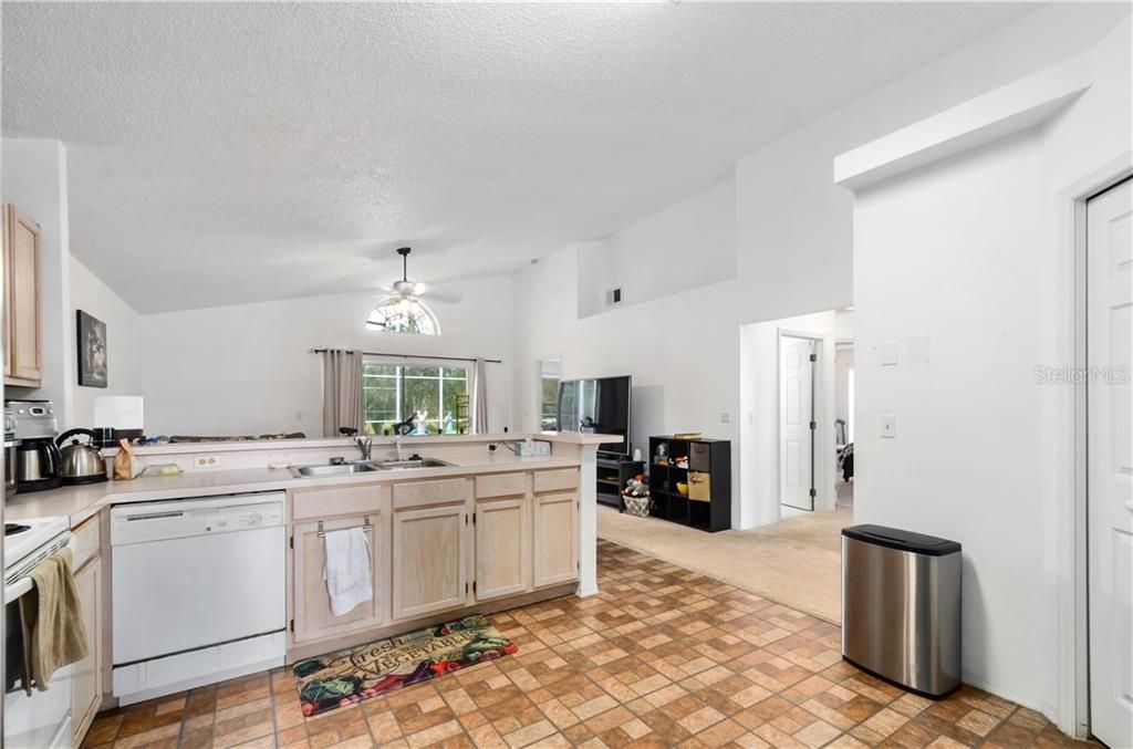 Recently Sold: $244,500 (3 beds, 2 baths, 1548 Square Feet)