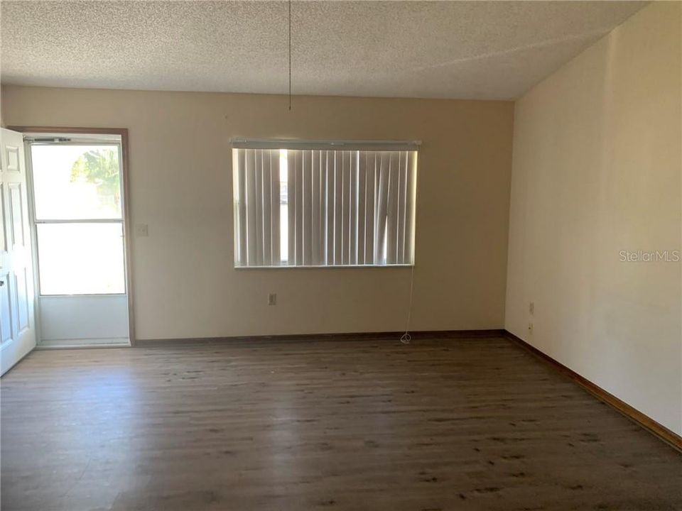 Recently Rented: $1,095 (2 beds, 2 baths, 918 Square Feet)