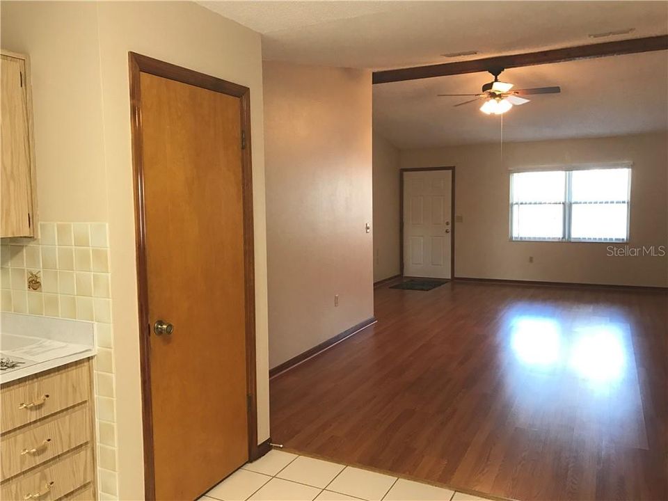 Recently Rented: $1,095 (2 beds, 2 baths, 918 Square Feet)